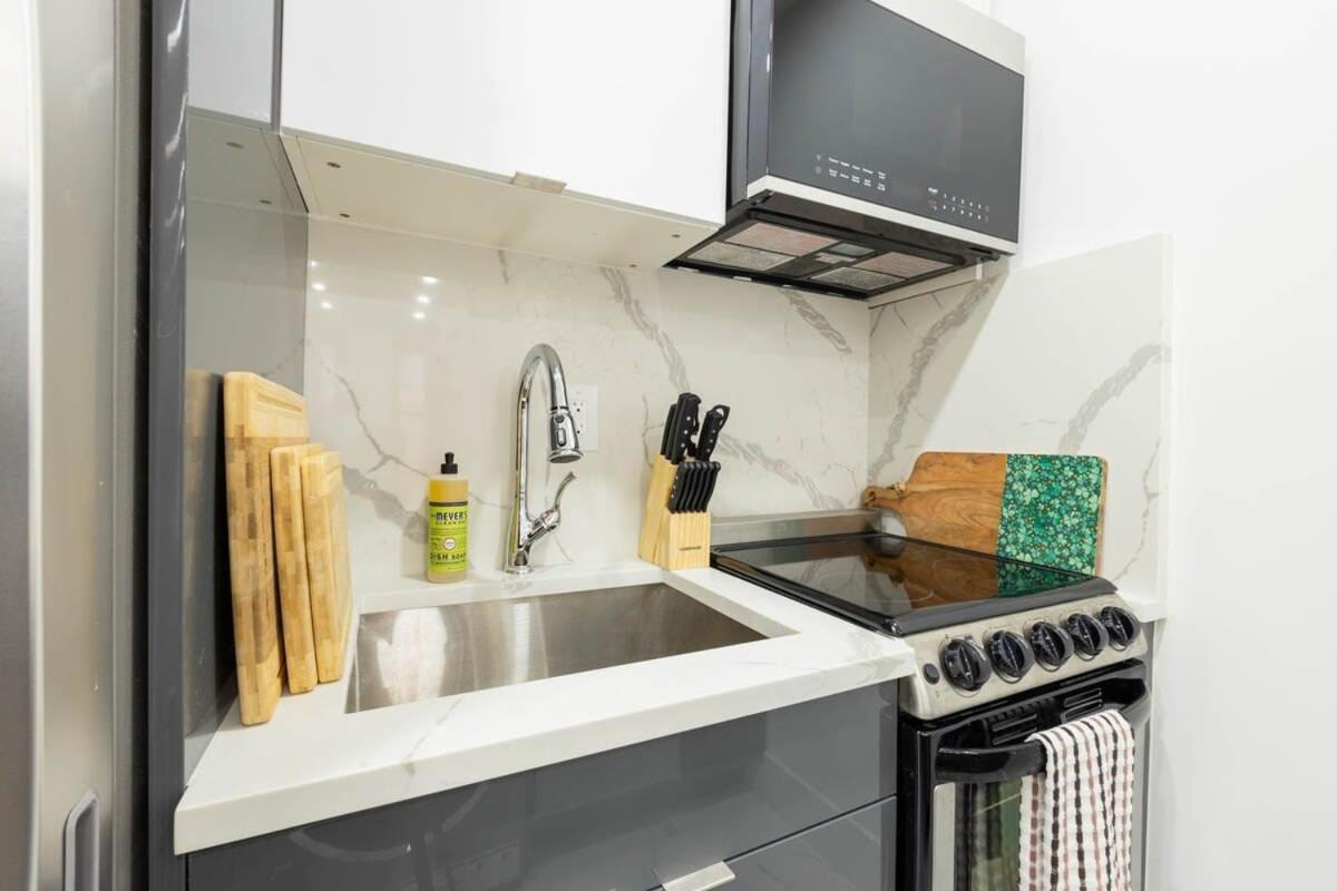 1597-1 Large In The Unit Prime Ues * Nova York